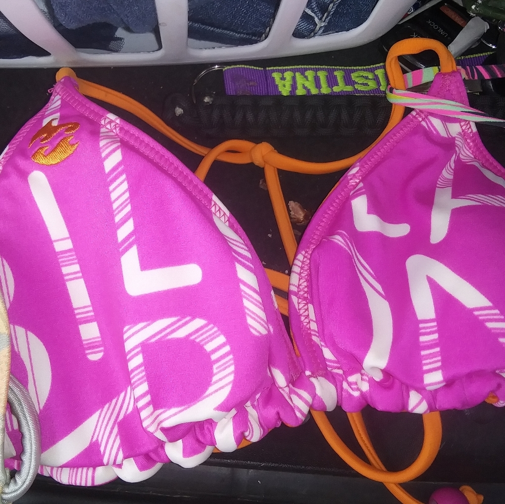 Billabong triangular top